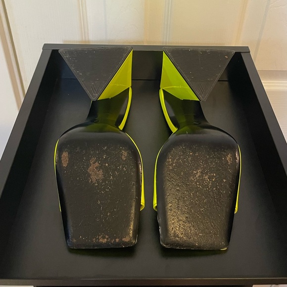 The Attico Devon Slide in Neon Fluo Yellow - Picture 8 of 13